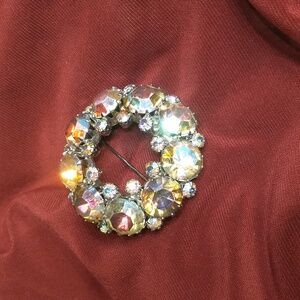 Beautiful  vintage 50's Aurora borealis brooch